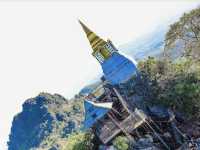 เจดีย์ขาวบนยอดเขา เส้นทางแห่งศรัทธาเหนือสายหมอก