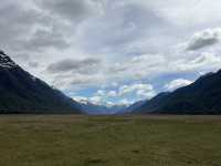 紐西蘭旅遊景點—壯闊的天然畫布 — Eglinton Valley 🌾🏔️
