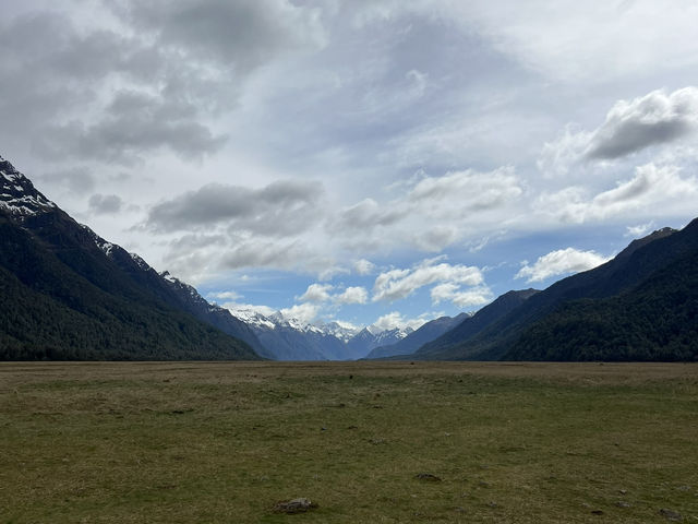 紐西蘭旅遊景點—壯闊的天然畫布 — Eglinton Valley 🌾🏔️