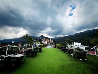 Rooftop Dining with a View: Flame Restaurant, Air Itam