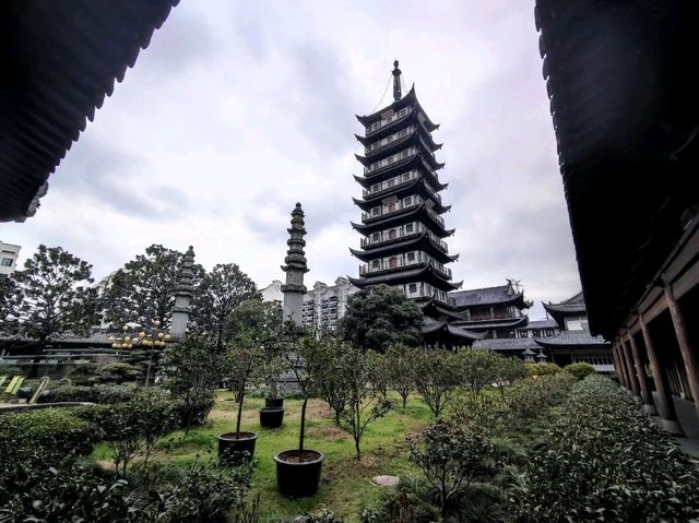 วัดพุทธโบราณ 800 ปีเมืองเซี่ยงไฮ้ วัดพุทธโบราณ 800 ปีเมืองเซี่ยงไฮ้