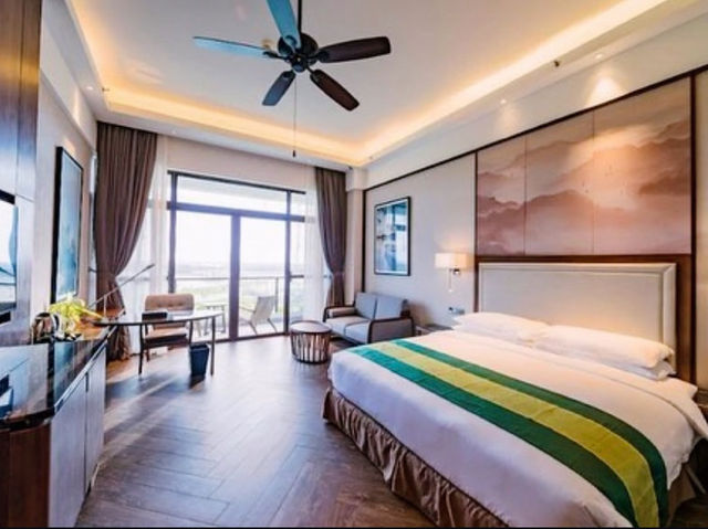 Forest City Golf Hotel: Your Luxe Getaway in Nature 🌳⛳