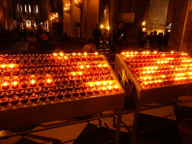 ⛪️巴黎聖母院｜走進歷史裡的一段靜謐