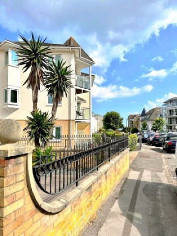 วิวชายฝั่งอันเงียบสงบ🌊