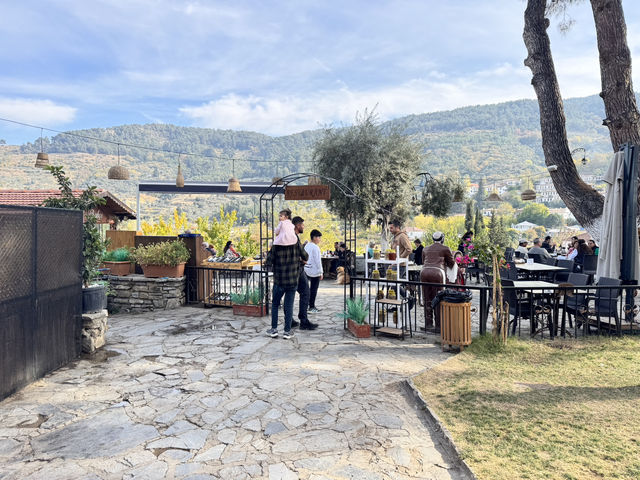 土耳其🇹🇷之旅｜席林傑sirince 山城小鎮羊肉串卷餅
