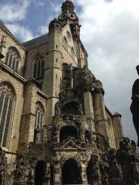 Antwerp is the city of the thrown hand. 