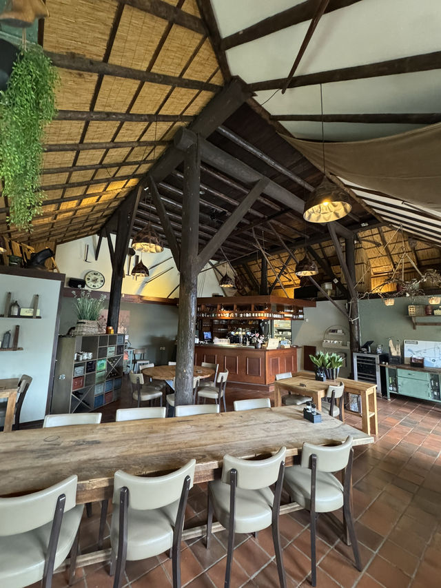  【オランダ、ヒートホールン（Giethoorn）】オランダのヴェネツィアでボートツアーと散歩