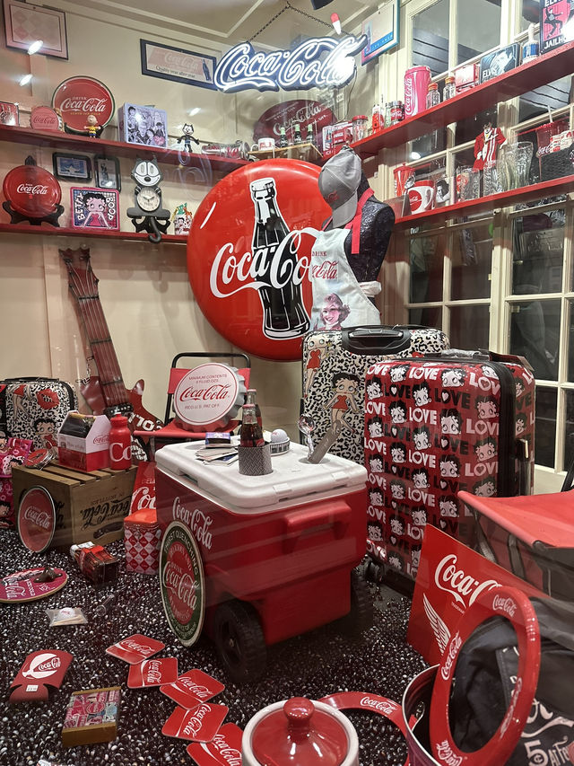 Just cruised through Williams Arizona: the retro Route 66!