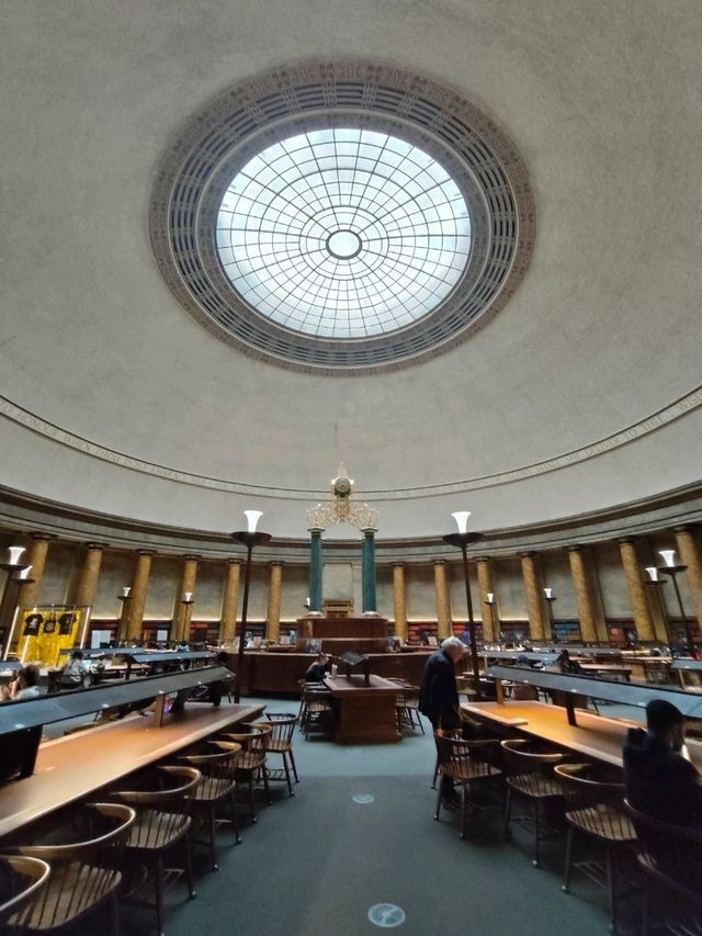 🏛️ Manchester Central Library: A Dome of Light and Layers of Knowledge