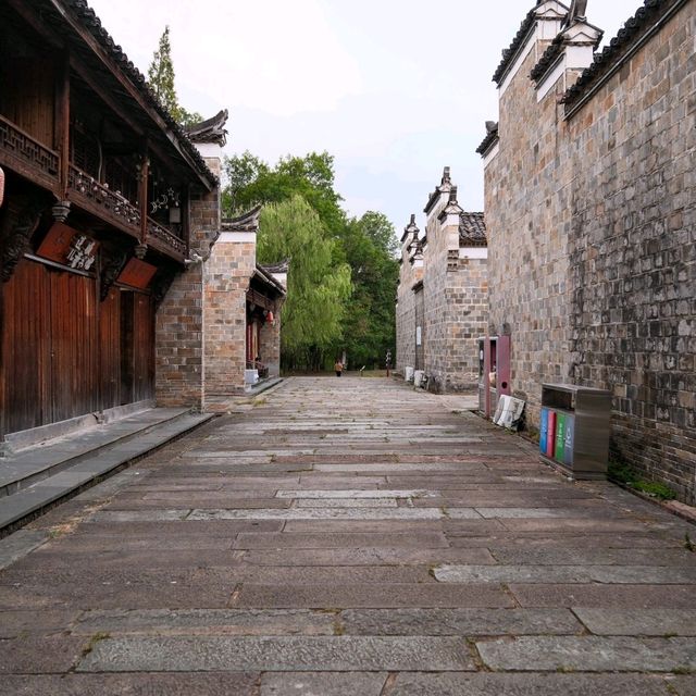 The Ancient Stage on Wanliuzhou Island 🎭🏞️🪵