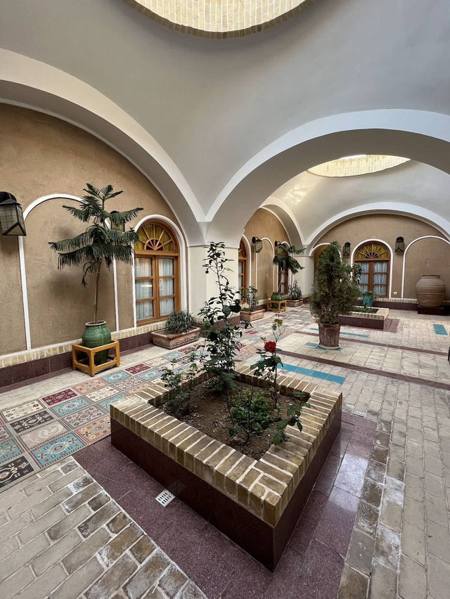 🏛️ Dad Hotel Yazd – A Timeless Persian Stay Under the Desert Sky 🌙✨