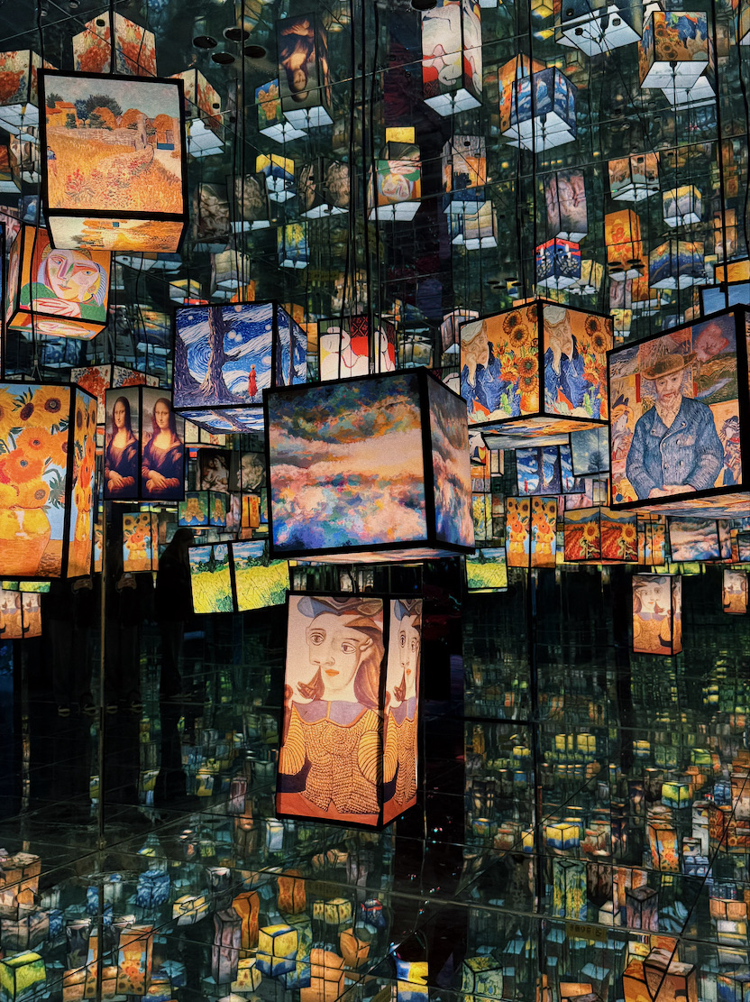 🥹 I really wanted to visit it!

These stunning installations, so much light — everything draws you in! Each hall is a unique form of art! But be prepared that you won't spend more than half an hour at the exhibition, even if you're taking photos. I spent about 10 minutes there, saw everything, and moved on.

Finding this gallery is quite a quest. It shows up differently on maps every time.

It's located in a shopping mall on the central pedestrian street. Landmark: large H&M letters. But the entrance to the mall is on the other side. Inside the mall — 3rd floor.

📍 The Starry Band Museum or Yongheng Zhidie Starry Sky Art Gallery