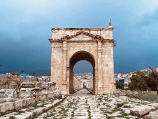 มนต์เสน่ห์ซากปรักหักพังท่ามกลางสายฝน🌧️