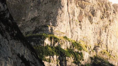 Switzerland... A dreamland of mountains and valleys. You'll never get bored! (5-star rating). — traveler post in Interlaken