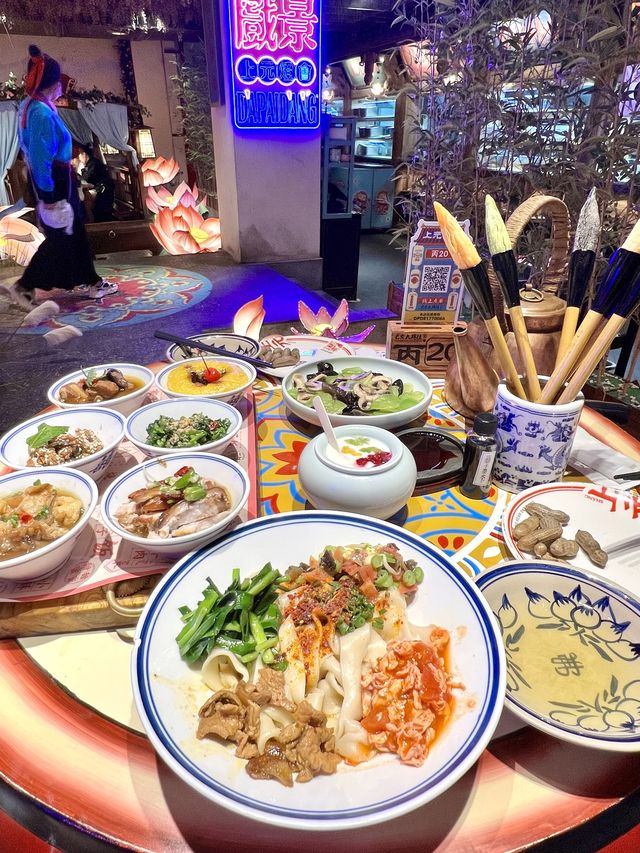 SNS映えするメニューと内装で人気の西安料理店「長安大牌檔」