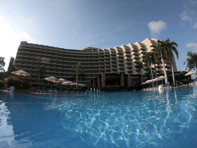 Amazing Infinity Pool Hotel in Pattaya!🇹🇭