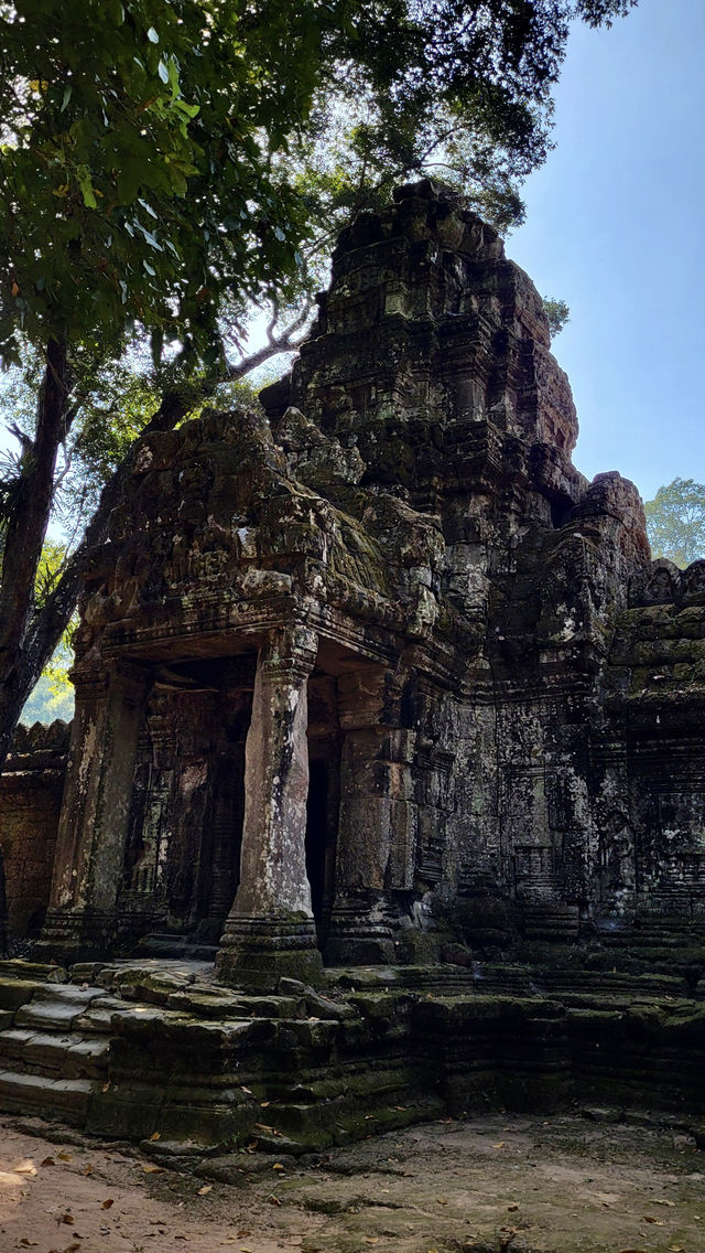 擁有一座奇特的希臘式兩層建築的寺廟-聖劍寺