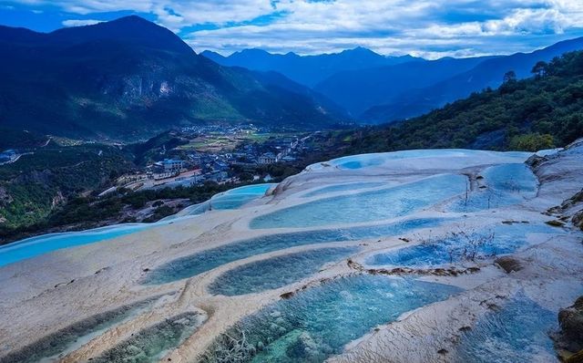 白水台——香格里拉的納西聖地，中國最大的泉水台地之一