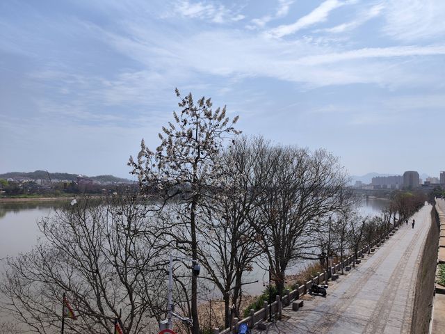 赣州古浮橋·登建春門俯瞰貢水