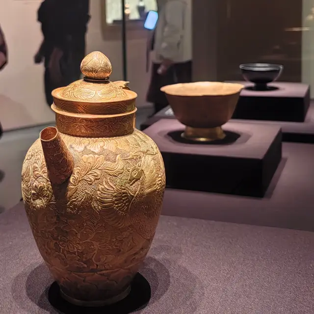 Song Dynasty Life in Gold and Silver Wares