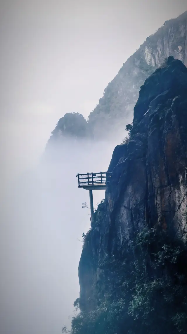 The smoke is swirling, and the beauty of Mangshan in the clouds and mist is extreme