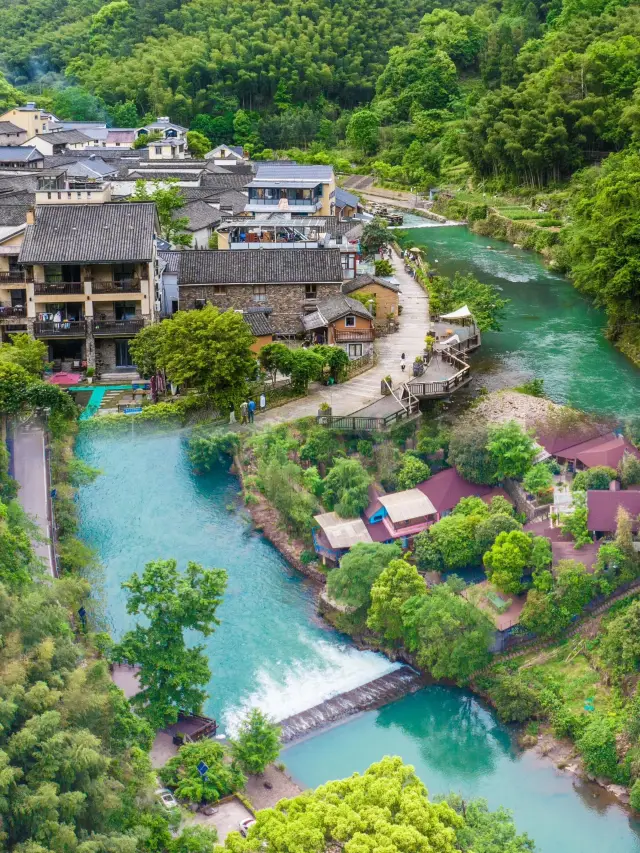 Visit Tonglu for water fun while it's not crowded, and escape the heat at Hangzhou's millennium-old village