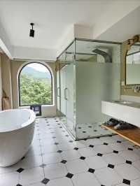 你見過把浴缸、放在陽台上的民宿嗎？