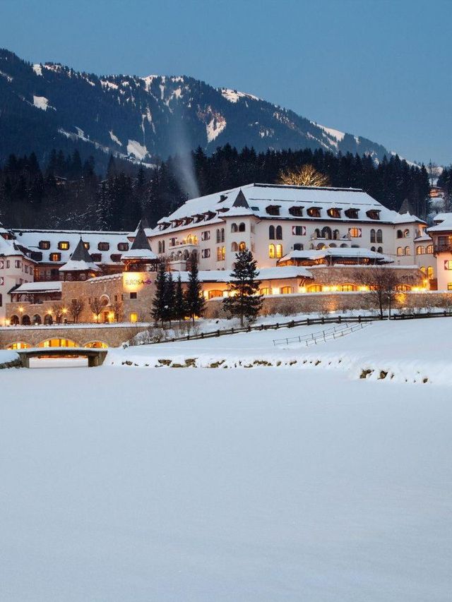 🏔️ Kitzbühel's Cozy Retreat: Alpine Luxury & Relaxation 🛀