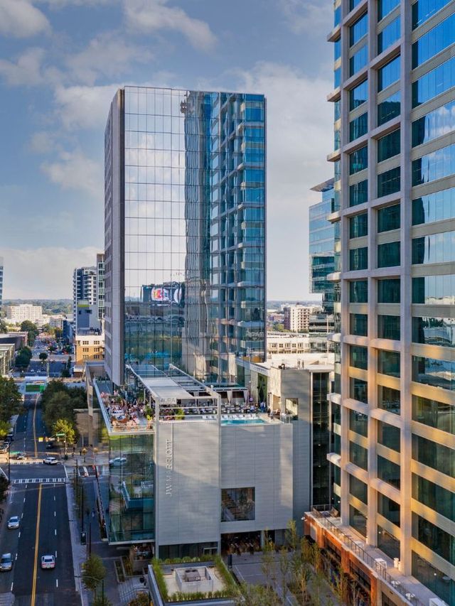 🌟 Charlotte's Chic Sleeps: JW Marriott Magic 🌃