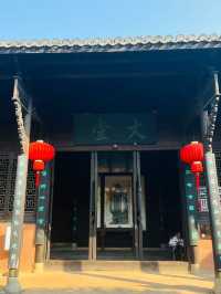 信江書院是信江畔遇到的第二座古代書院，始建於清康熙年間，院落保存完整，是上饒市區最值得一遊的古蹟。