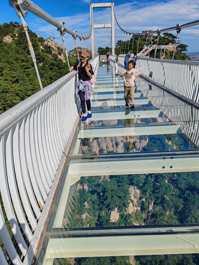 親近北鎮醫巫閭山。