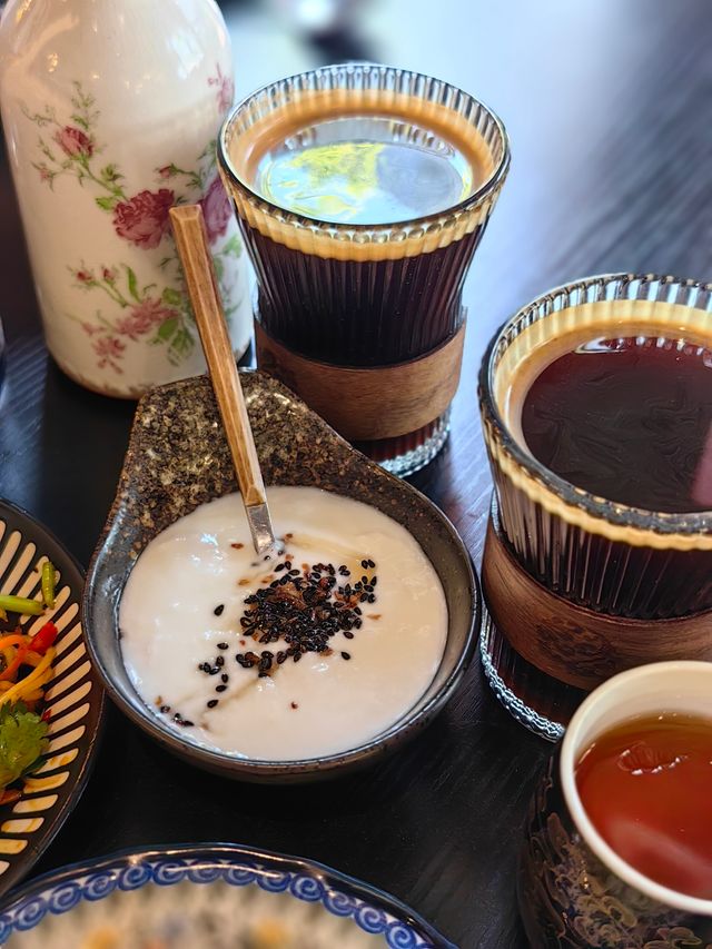 上海寶藏泰國餐廳！菠蘿炒飯讚不絕口。