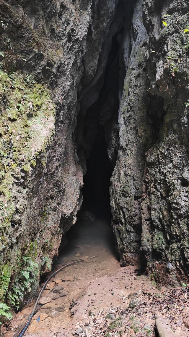 命不硬就別進「川西第一天窗」五龍溶洞。