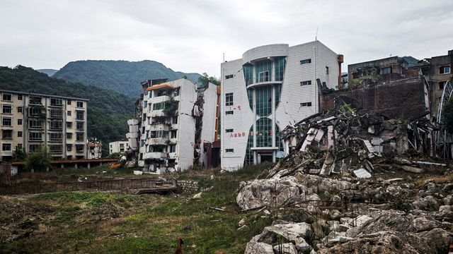四川成都｜來地震遺址地打卡。