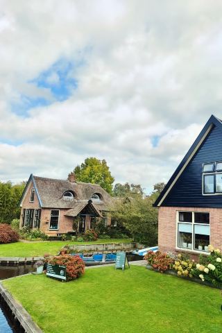 Isn't life in a water town charming? Visit Giethoorn to find out!