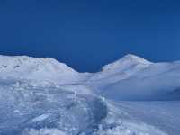 立山黑部：從暴風雪到晴空萬里的奇妙旅程