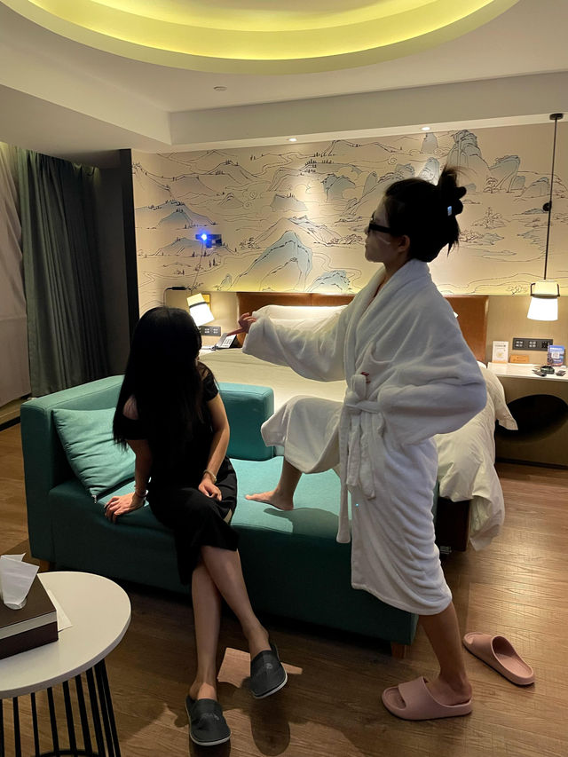 深夜酒店聊到凌晨的幸福時光