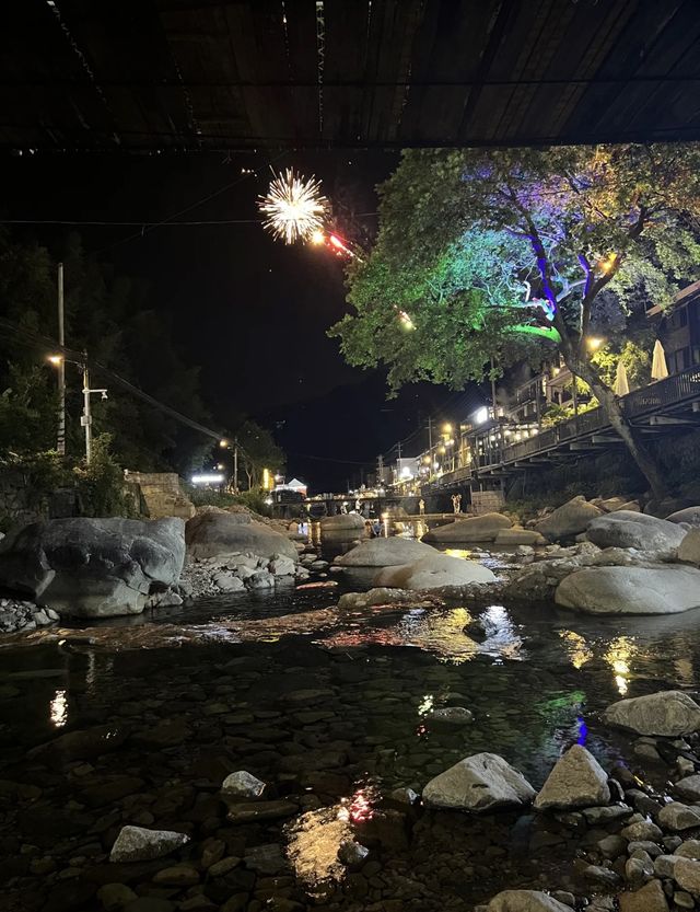 安吉深溪峽谷漂流