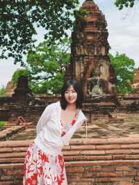樹抱佛頭：暹羅的「永恆微笑」 地點：瑪哈泰寺（Wat Mahathat） 傳奇故事： 1767年
