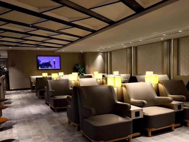 【香港機場過夜救星✈️】環亞35號貴賓室實測！24小時開放+港味美食