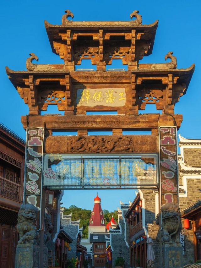 貴州深山奇景：呼吸古鎮吊腳樓雲海