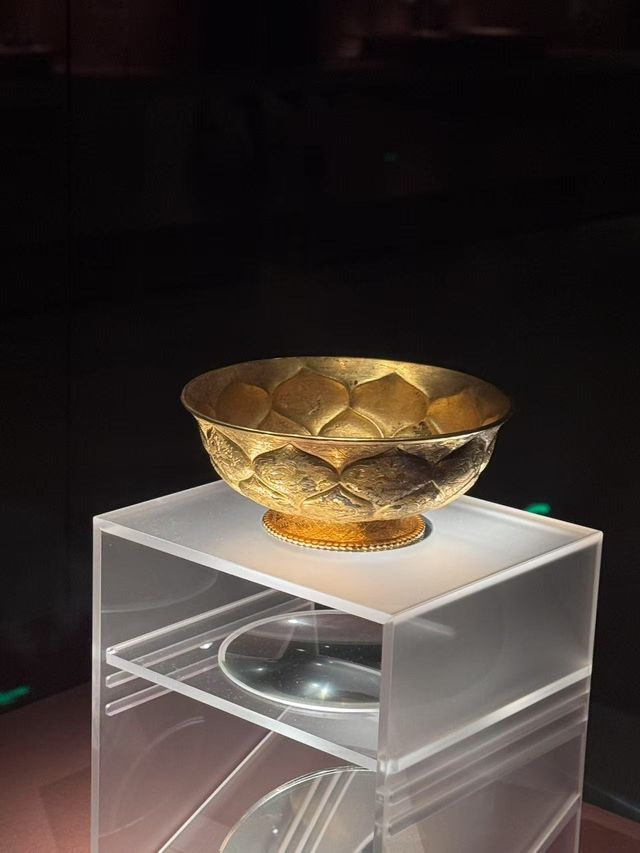 西安——解開華夏文明的千年密碼  站在陝西歷史博物館的中央大廳，130萬件文物綿延出7000年的文明