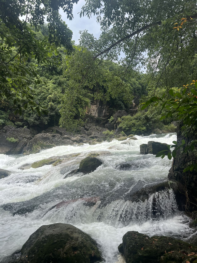 The amazing waterfall HUANGGUOSHUPUBU