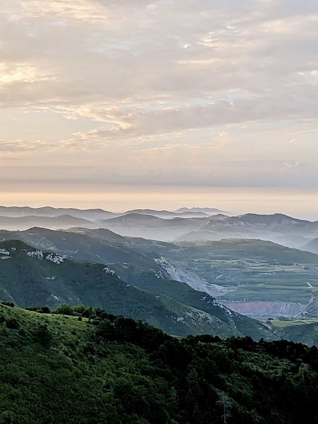 雄峰上的烈焰──恒山日出的壯闊
