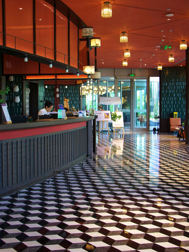 Chengdu Holiday: Stayed at a Panda Hotel, Enjoyed Boating, Rafting, and the Expo Gardens! ✈ 