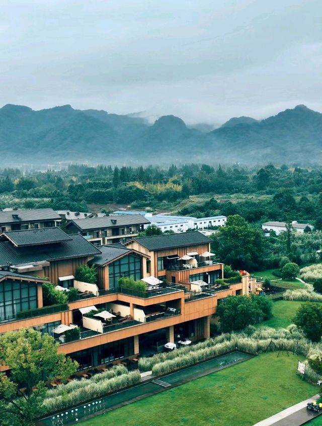 I found a hotel at Qingcheng Mountain where you can enjoy hot springs, barbecues, and camping I found a hotel at Qingcheng Mountain where you can enjoy hot springs, barbecues, and camping