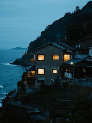 伊豆旅宿三夢｜海の波と温泉の間で川端康成と対話する