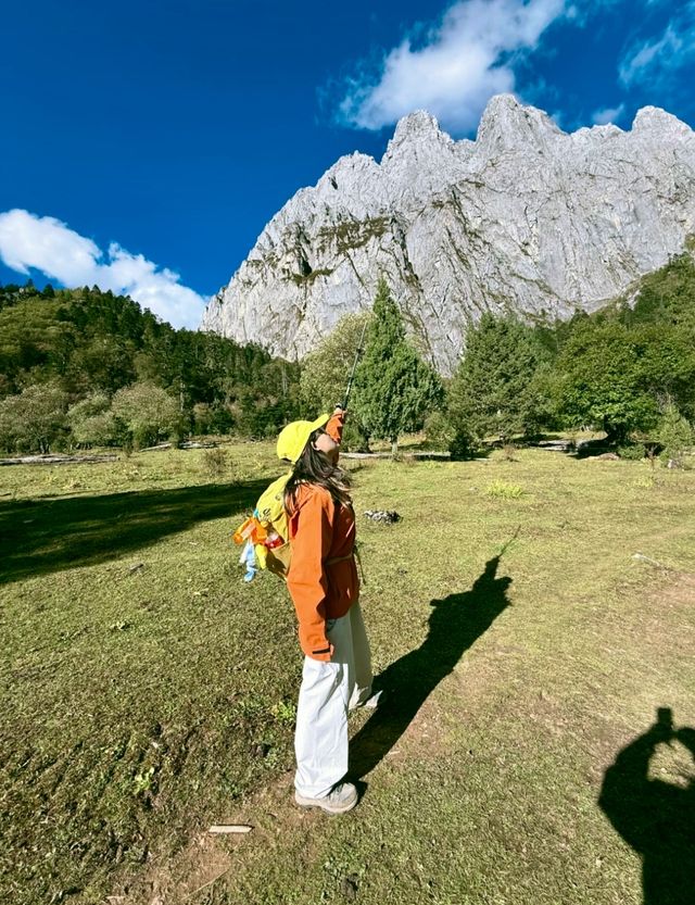 阿布吉措一日新穿舊不走回頭路 海拔近4400m,阿布吉措新穿舊線徒步往返18km,一路上的森林、 阿布吉措一日新穿舊不走回頭路 海拔近4400m,阿布吉措新穿舊線徒步往返18km,一路上的森林、