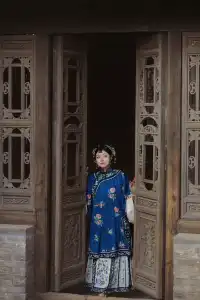 補一個晉商少奶奶in太原古縣城