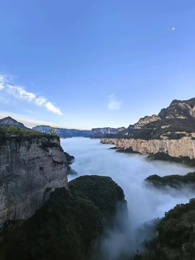 High-speed rail direct access! Home to the world's ninth greatest wonder! Autumn colors at their peak!